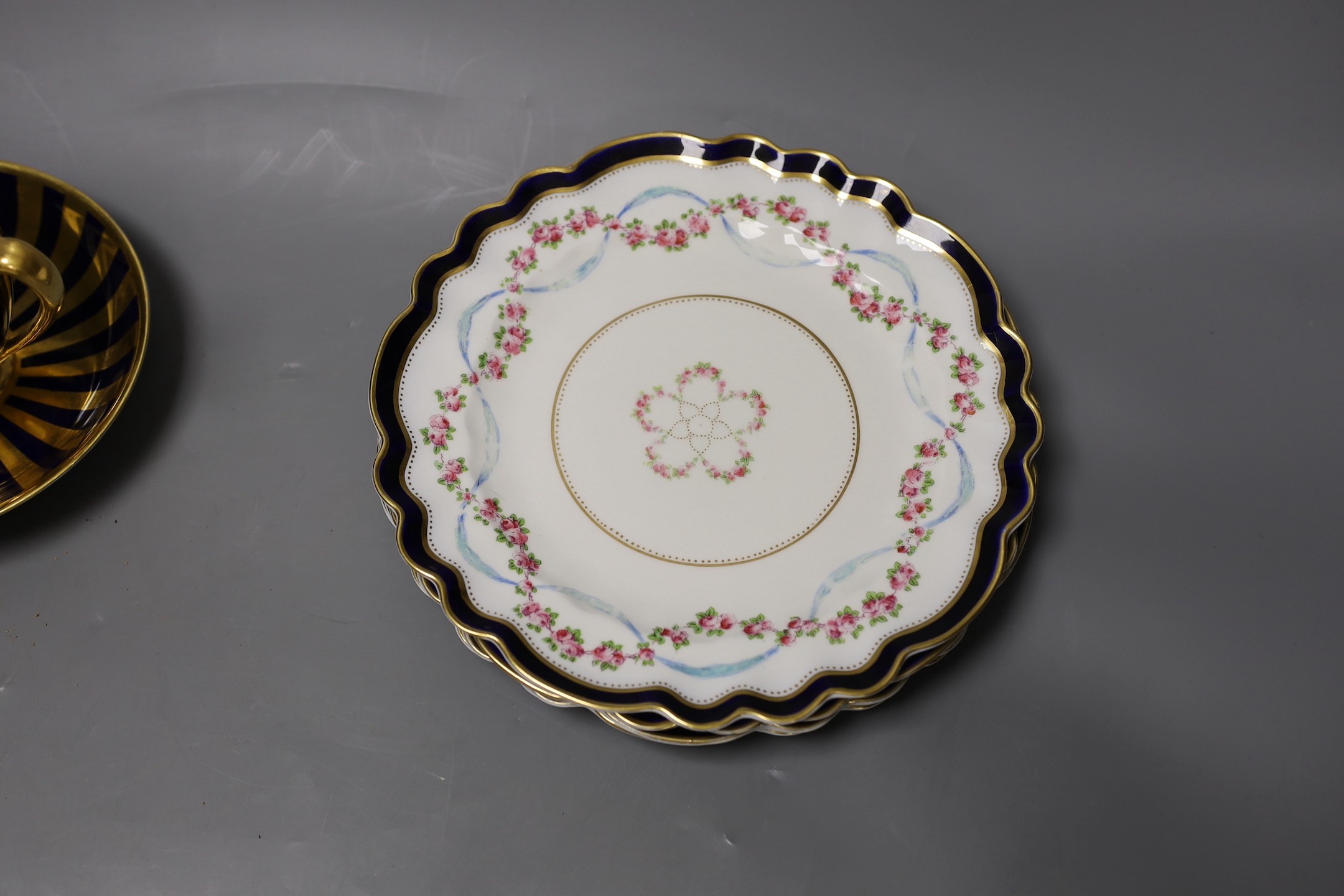 Five pieces of Crescent china dessert ware and a ‘’Vienna’ porcelain cabinet cup and saucer (7)